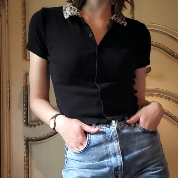 Button-down t-shirt with leopard print collar - Picture 3 of 6